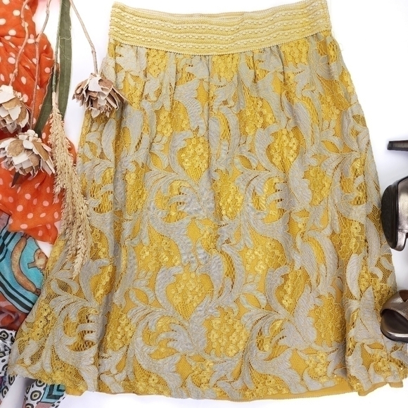 Me To Magic Beige Yellow Gold Lace Floral Embroidered Skirt Sz L - Picture 1 of 16